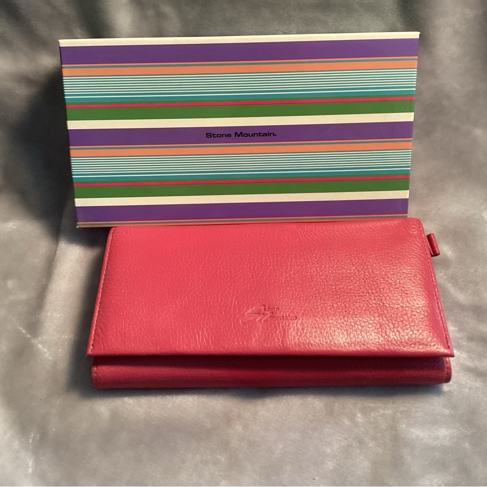 Women’s Leather Wallet. Stone Mountain. NIB